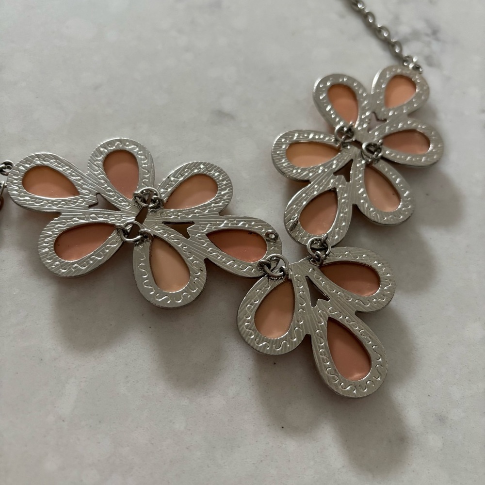 Statement Necklace Beige/Peach Orange Color with silver/chrome colored hardware - Picture 4 of 5